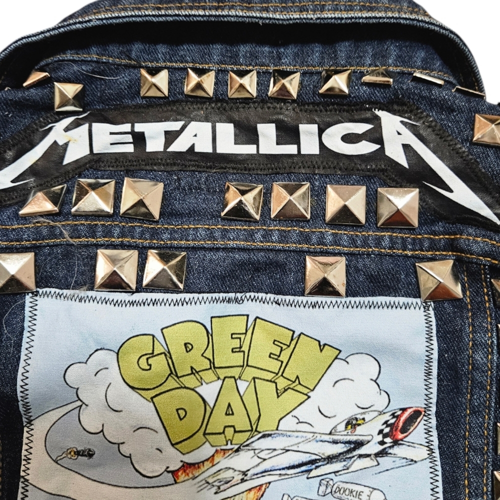 Like New Kids Punk Rock jacket!!! Size MD Several band patches and pyramids - Picture 9 of 10